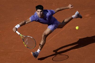 El tenista español Carlos Alcaraz (21 años) avanzó a la semifinal en Barcelona.