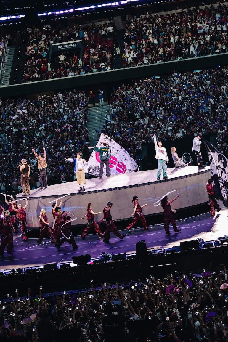 Un momento del show que ofreció la banda BTS este viernes en Madrid, marcando su debut en España.
