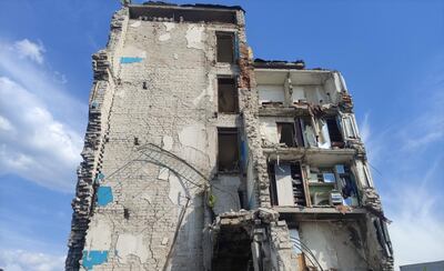 Un bloque de viviendas de Izium devastado por una bomba rusa antes de la ocupación de la ciudad.