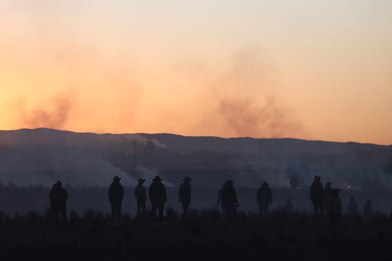La Defensoría del Pueblo de Bolivia informó que la operación militar y policial para intentar desbloquear carreteras en el departamento de La Paz y los posteriores enfrentamientos entre manifestantes y agentes dejaron 47 personas detenidas y cinco heridas.