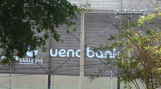 Carteles de Ueno Bank ya se colocan en el predio arrendado del Instituto de Previsión Social (IPS).