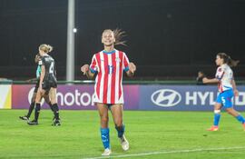 Una de la mejores jugadoras del mundo, Claudia Martínez, se hizo sentir en el marcador, aportando un hat-trick, en el triunfo Albirrojo sobre Nueva Zelanda. (Foto: APF)