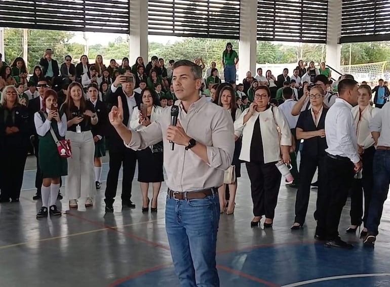 Peña niega que persista tensión en la ANR y afirma que el Partido Colorado llega fuerte a las municipales.