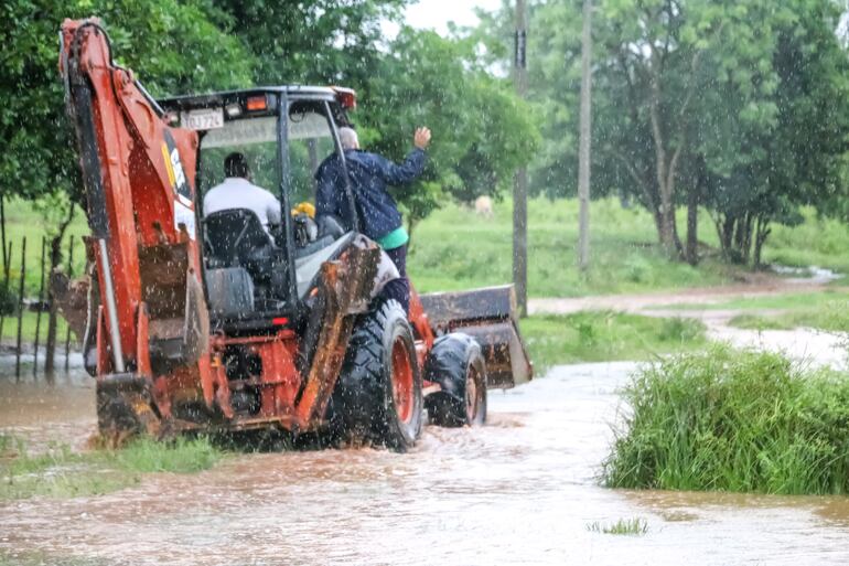 Las inundaciones en Villarrica impulsaron estos trabajos con máquinas pesadas.