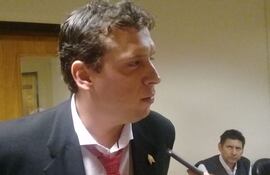 El diputado Nano Galaverna anunció que donará su salario del mes al MSPBS.