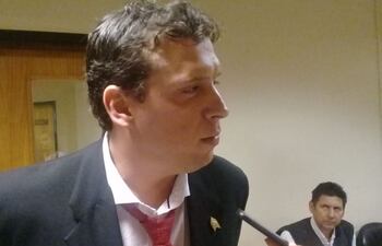 El diputado Nano Galaverna anunció que donará su salario del mes al MSPBS.