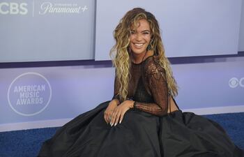 La cantante colombiana Karol G llegó así de diosa a los American Music Awards en el MGM Grand Garden Arena en Las Vegas, Nevada (EE. UU.). (EFE/ Jerónimo Guerra)