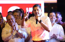 El vicepresidente de Paraguay, Pedro Alliana, habla en un evento tras la elección de Camilo Pérez como candidato de la Lista 1 del Partido Colorado, para disputar la Municipalidad de Asunción en las elecciones municipales del próximo 4 de octubre en Asunción (Paraguay). EFE/ Juan Pablo Pino