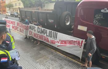 Los manifestantes exigieron que el MOPC intervenga para que DC Ingeniería les pague por las obras que ejecutaron en Caaguazú, y por la cual la constructora ya cobró.
