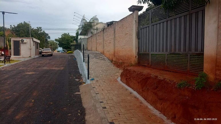 El denunciante, Milner González, solicita la reparación del acceso a su vivienda.