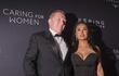 Los anfitriones de la gala, Salma Hayek y su esposo  François-Henri Pinault. (EFE/EPA/SARAH YENESEL)
