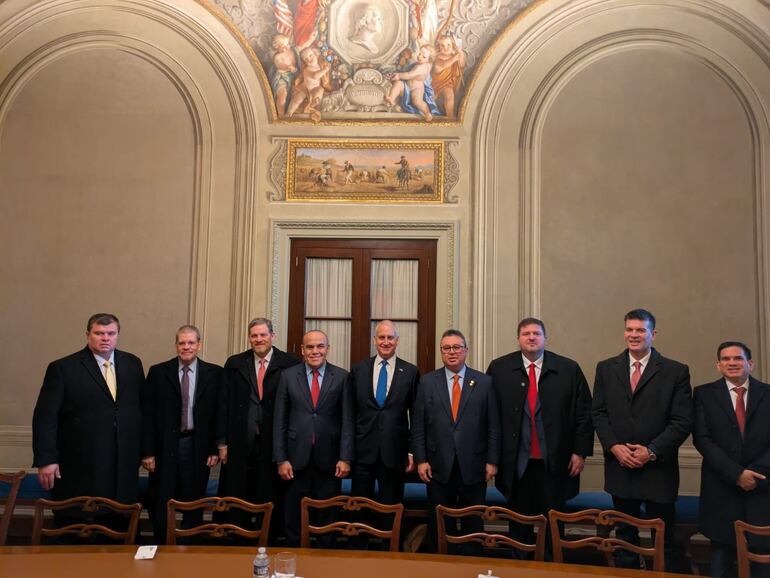 Los senadores se reunieron con el congresista Mario Diaz-Balart.