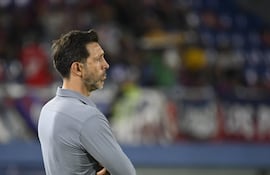 El uruguayo, Jorge Rodrigo Bava (44 años), entrenador de Cerro Porteño.