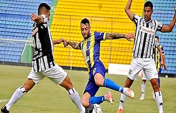 Sebastián Marset, en uno de los partidos que disputó vistiendo la camiseta del Deportivo Capiatá, en 2021.