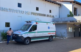 Ésta es la única ambulancia operativa del IPS de Concepción, la otra se encuentra con desperfectos.