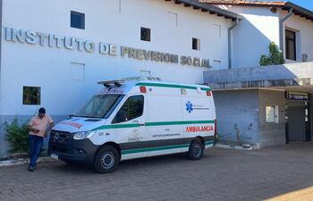 Ésta es la única ambulancia operativa del IPS de Concepción, la otra se encuentra con desperfectos.