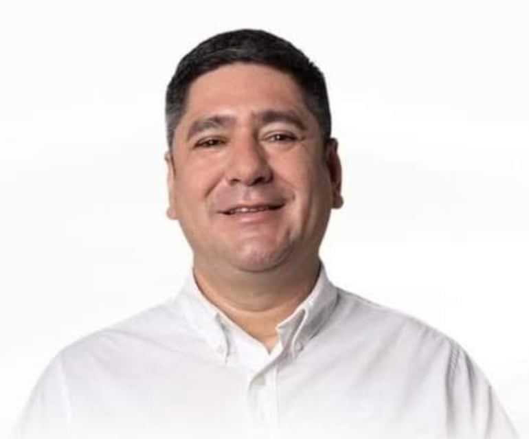 El candidato de la Lista 2N-HC, Moisés Espínola, se impuso en las elecciones internas frente a Luz Cañete, de la Lista 2A-HC, en una ajustada pulseada electoral.