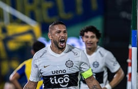 Richard Ortiz (35) disputará este miércoles en Chile su partido 500 con la casaca franjeada.