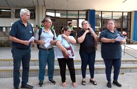 Personal de enfermería del Sindicato Auténtico de Defensa del IPS, se manifestó esta mañana frente a la Caja Central.