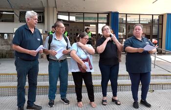Personal de enfermería del Sindicato Auténtico de Defensa del IPS, se manifestó esta mañana frente a la Caja Central.