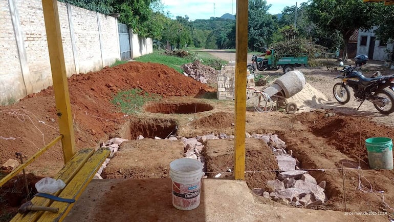 La propiedad del denunciante dijo que también estaba al ras de la calle.