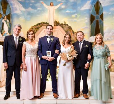 Los novios y sus padrinos.