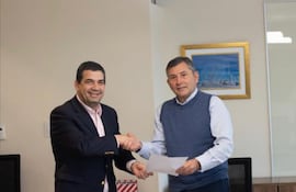 Hugo Velázquez y el senador Luis Pettengill.