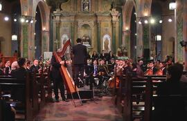 La Orquesta Sinfónica de la Ciudad de Asunción (OSCA).