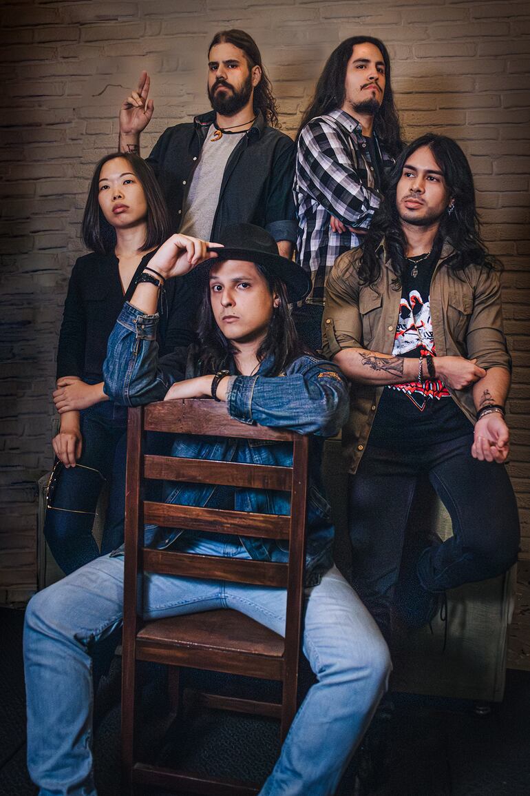 El grupo Country Roads estará presente en el Puerto ofreciendo covers de country rock y rock clásico.