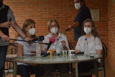 Silvana, Beatriz y Lorena, hijas de Óscar Denis, exvicepresidente del Paraguay, secuestrado por el EPP.