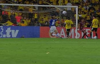 El gol poco creíble que se perdió el brasileño, Francisco da Costa.