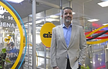 Juan Manuel Ostoja, CEO de la Corporación San Ignacio de Loyola, de visita en nuestra Redacción.