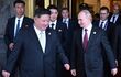 El presidente de Rusia, Vladimir Putin (i) y el líder norcorea, Kim Jong Un.