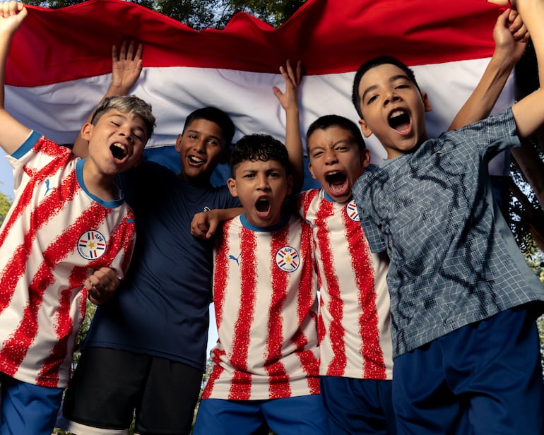 El sentimiento albirrojo está en todas las generaciones.