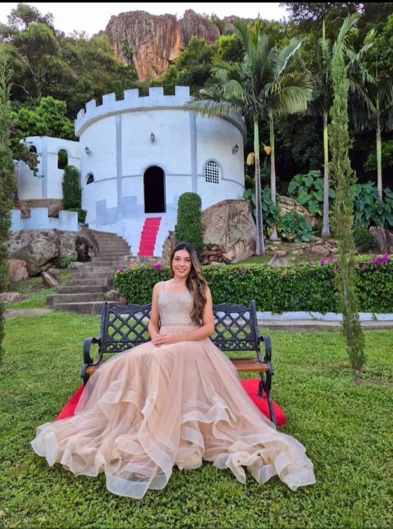 Los jóvenes eligen el castillo como escenario ideal para realizar sesiones de fotos.