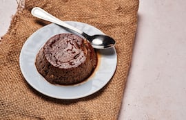 Flan de galletitas y chocolate, imagen ilustrativa.