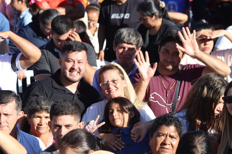 El padre Alberto Luna estuvo a cargo de la misa central en la Basílica de Caacupé.