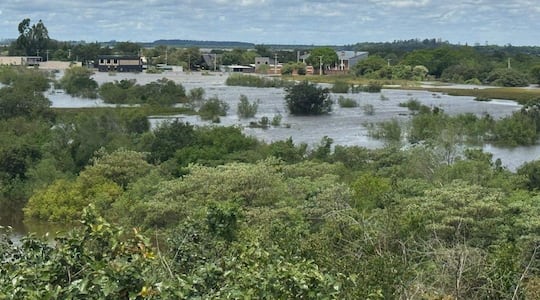Inundaciones en comunidades de Ñeembucú y Misiones.