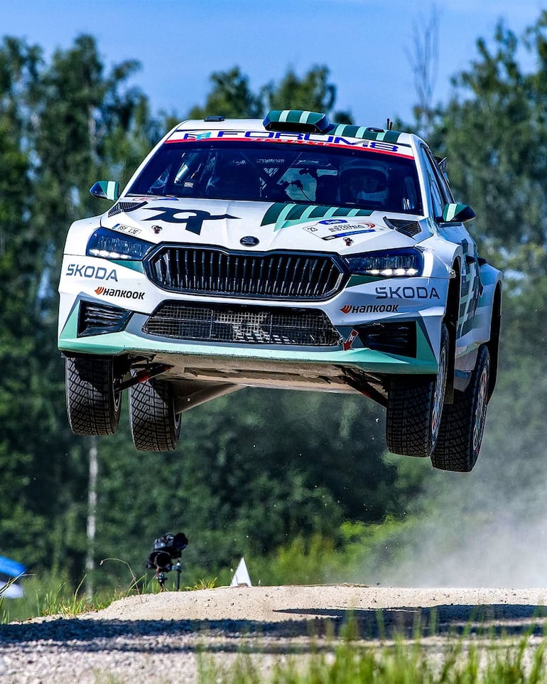 Gran performance de la dupla local compuesta por Robert Virves y Jakko Viilo (Škoda Fabia RS Rally2), que fue la ganadora del fin de semana en la WRC2.