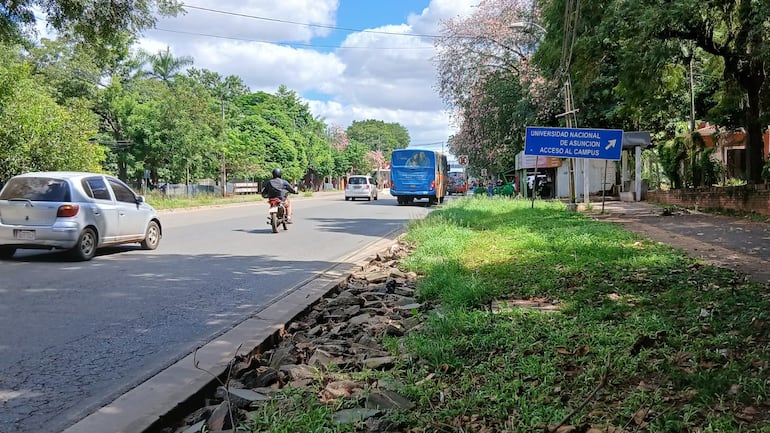 En todo el trayecto de la ruta Mcal. Estigarribia, al menos en la zona del Campus de la UNA no hay semáforos.