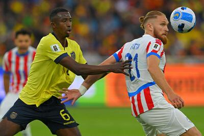 Ecuador's defender Willian Pacho (L) and Paraguay's forward Isidro Pitta fight for the ball during the 2026 FIFA World Cup South American qualifiers football match between Ecuador and Paraguay, at the Rodrigo Paz Delgado stadium in Quito, on October 10, 2024. (Photo by Rodrigo BUENDIA / AFP)