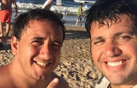Francisco Guerrero junto a Rubén González Chaves en Punta del Este, años atrás