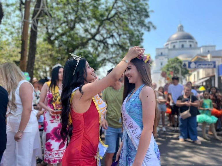 También se realizó la coronación de las hermosas mises, uno de los momentos destacados de la jornada.