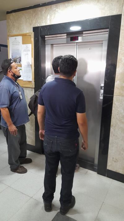 Ascensor de Diputados en el que quedaron atrapados hoy funcionarios de la Cámara.