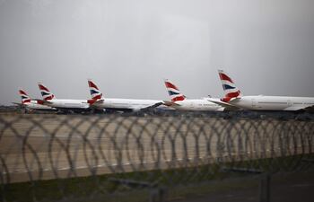 Aviones estacionados este viernes en el aeropuerto de Heathrow, en Londres.