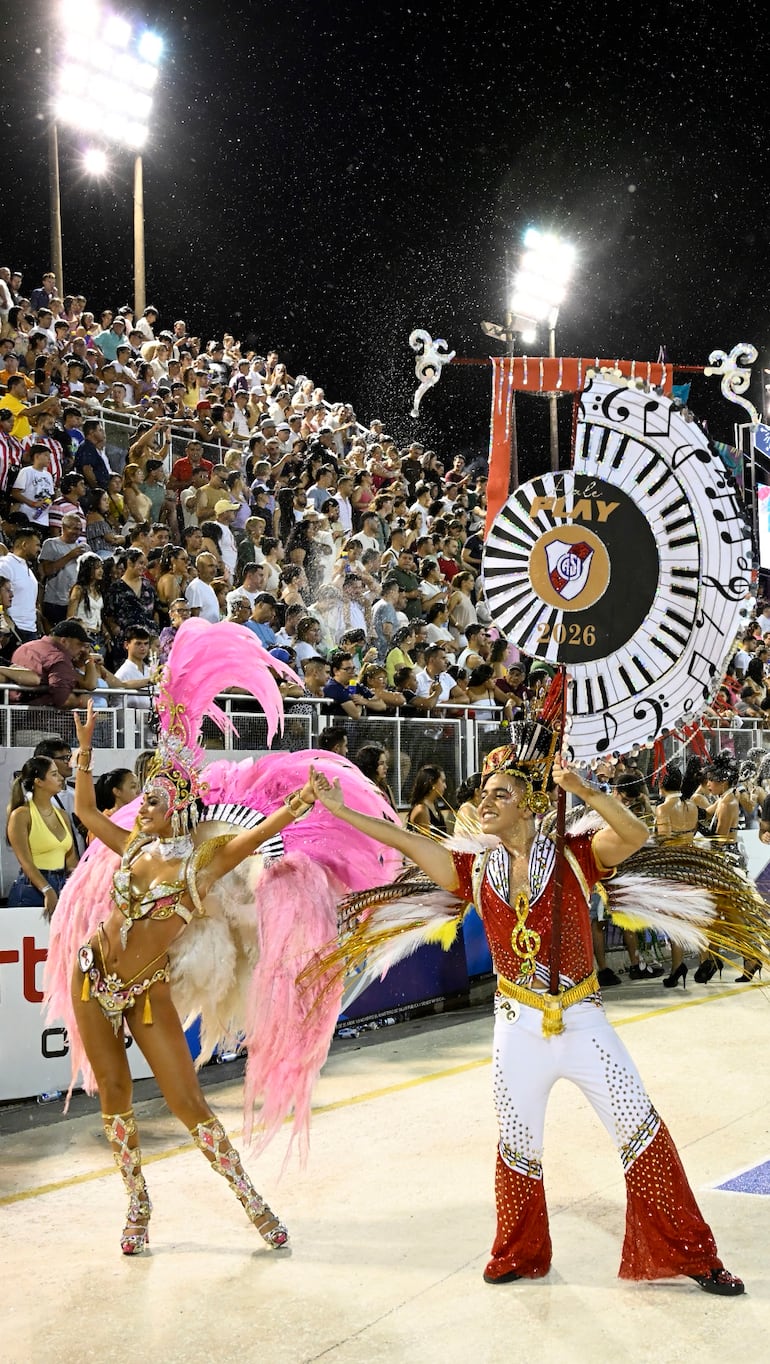El carnaval de Encarnación celebró su edición número 100 con un despliegue sin precedentes.