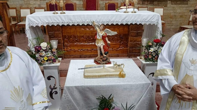 Multitud de fieles recibió la espada de San Miguel Arcángel en Guairá.