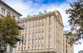 El monoplaza #20 de Joshua Duerksen (AIX Racing) escoltado por Oliver Goethe (MP Motorsport).