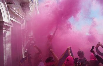 Protestas de Pussy Riot por la presencia del pabellón ruso EFE/EPA/ANDREA MEROLA