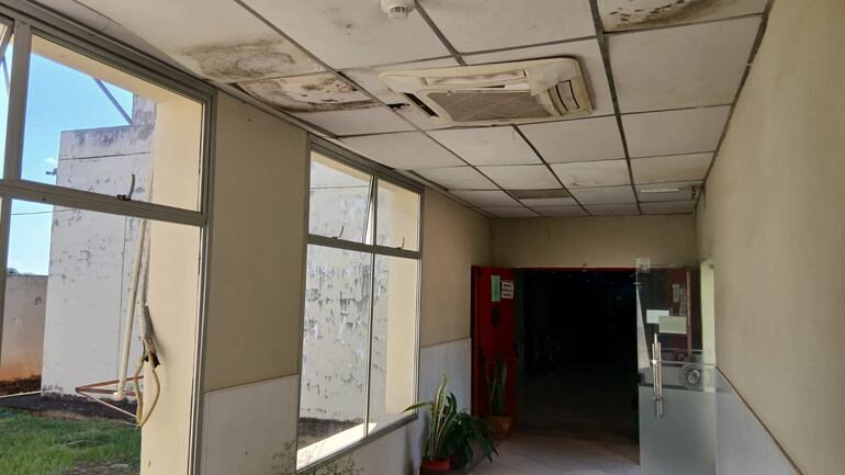 La falta de acondicionadores de aire persiste, además del pésimo estado de la infraestructura.